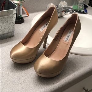 Steve Madden platform shoes. Size 9